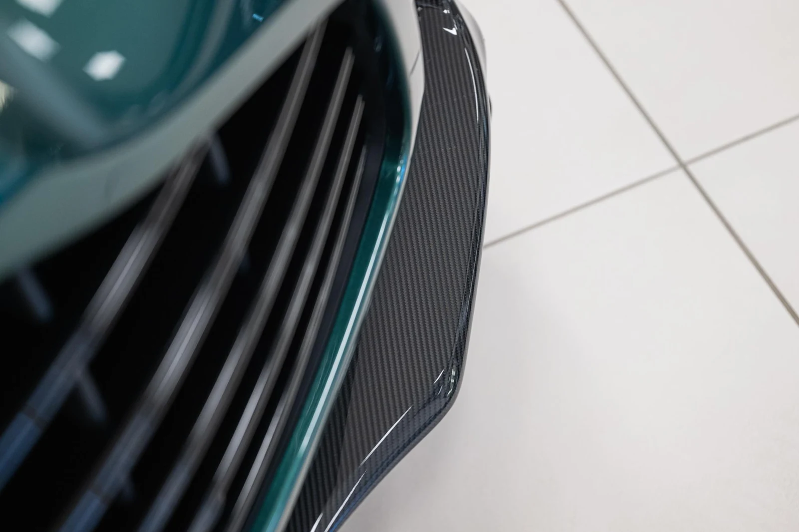 Aston Martin DBX 707, 8/10