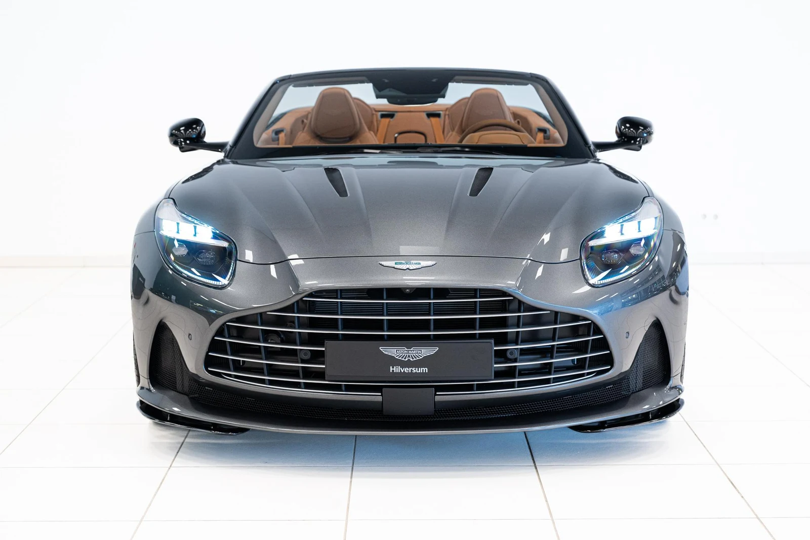 Aston Martin DB12 Volante, 2/10