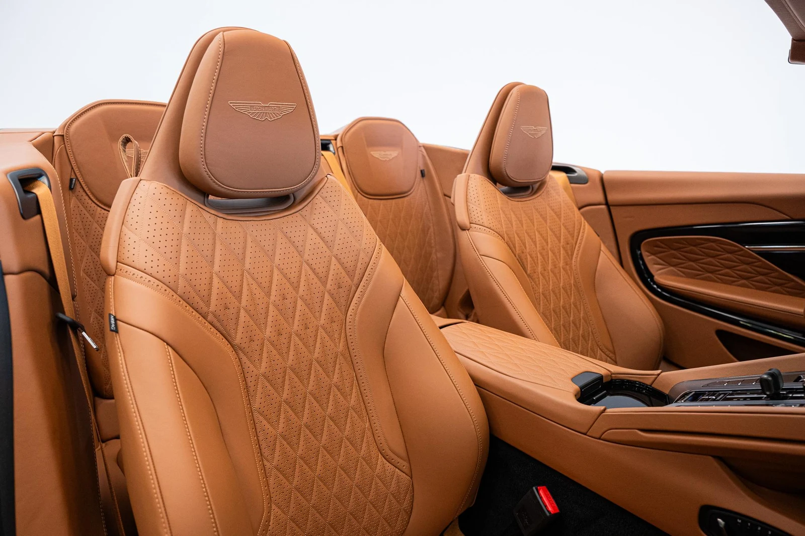 Aston Martin DB12 Volante, 5/10
