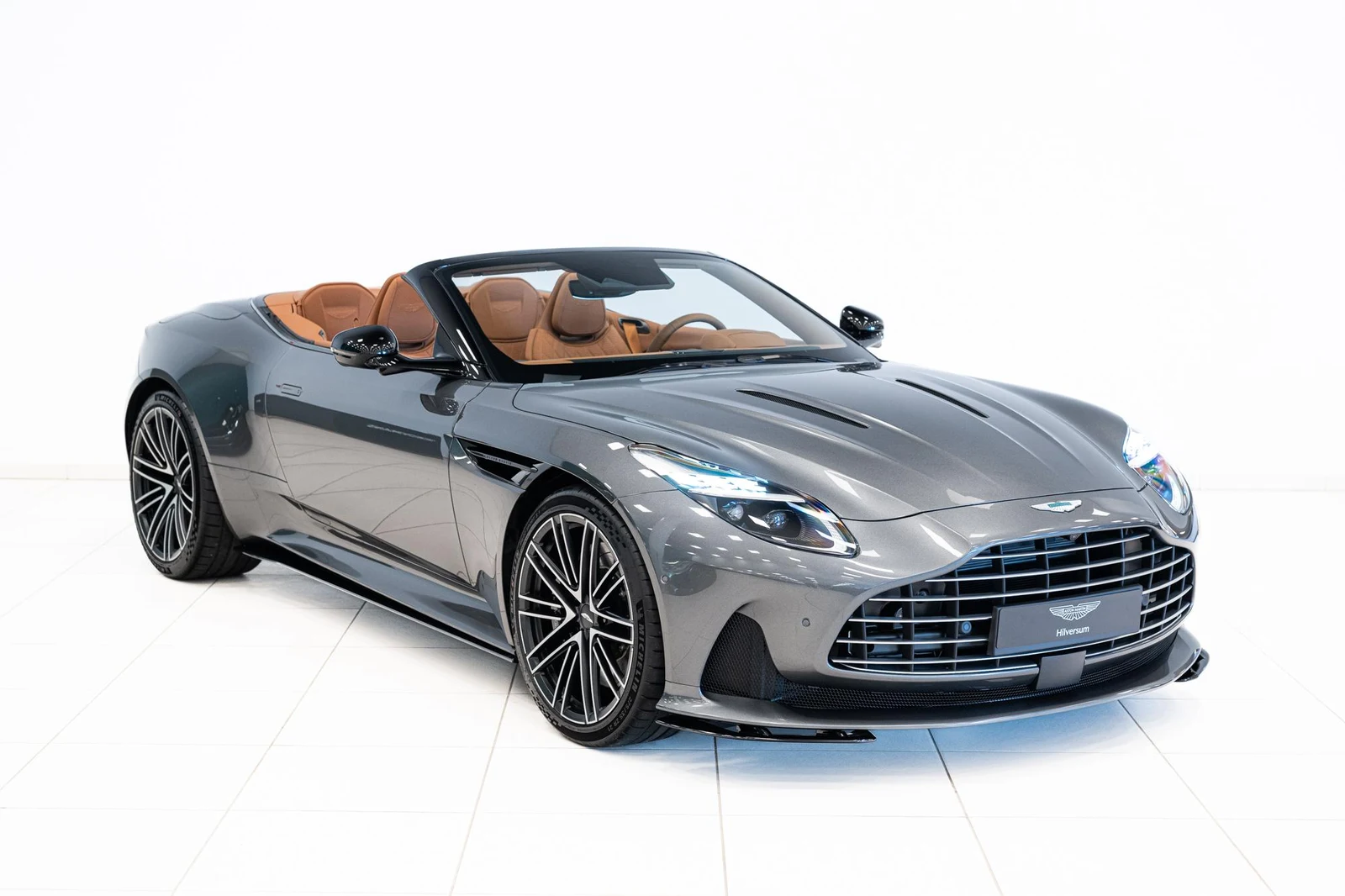 Aston Martin DB12 Volante, 6/10