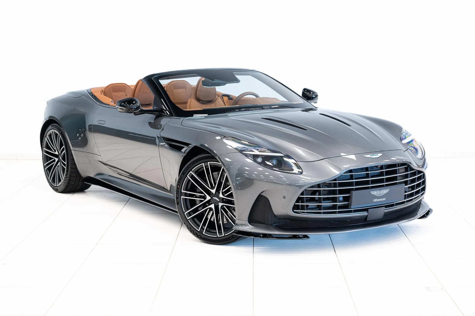 Aston Martin DB12 Volante, 7/10