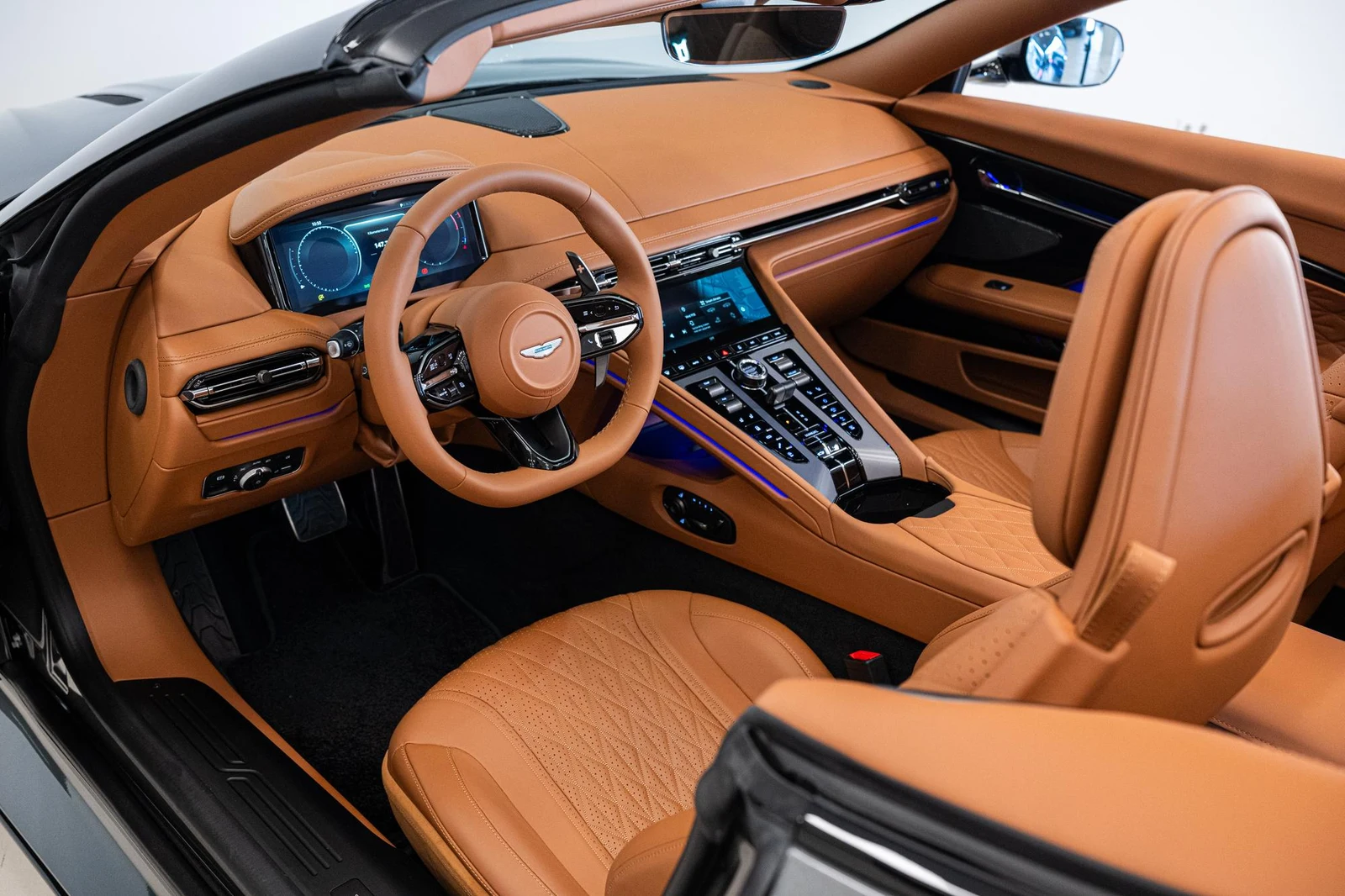 Aston Martin DB12 Volante, 9/10