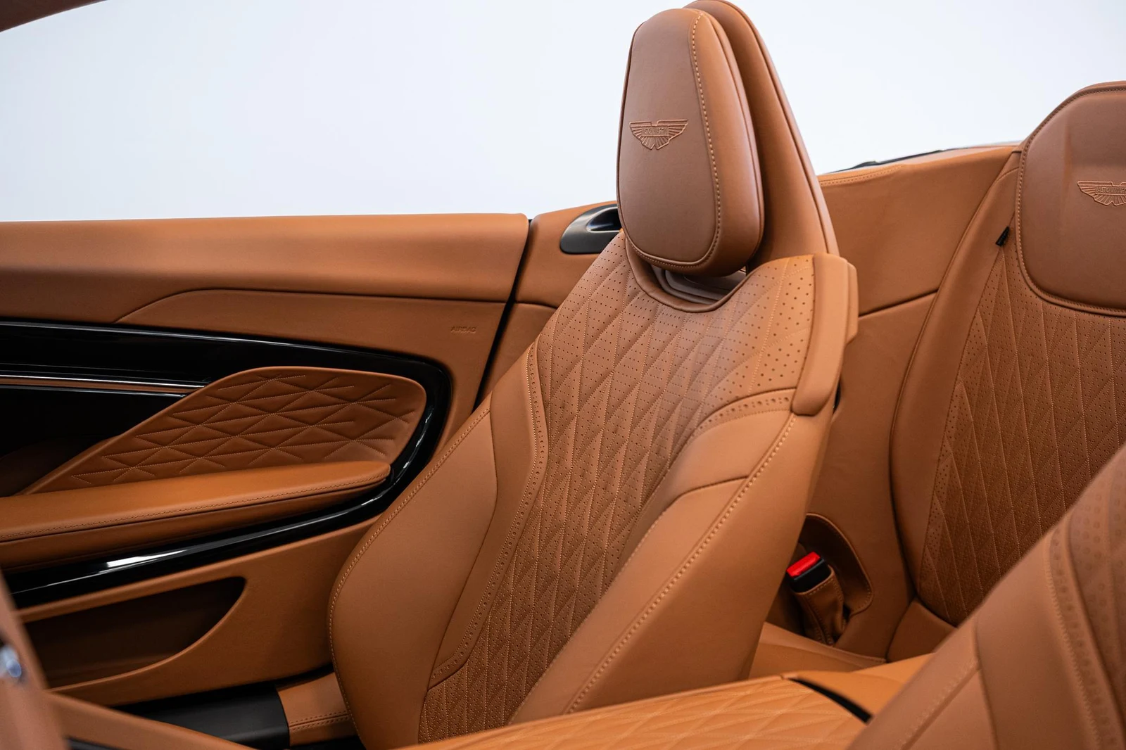 Aston Martin DB12 Volante, 10/10