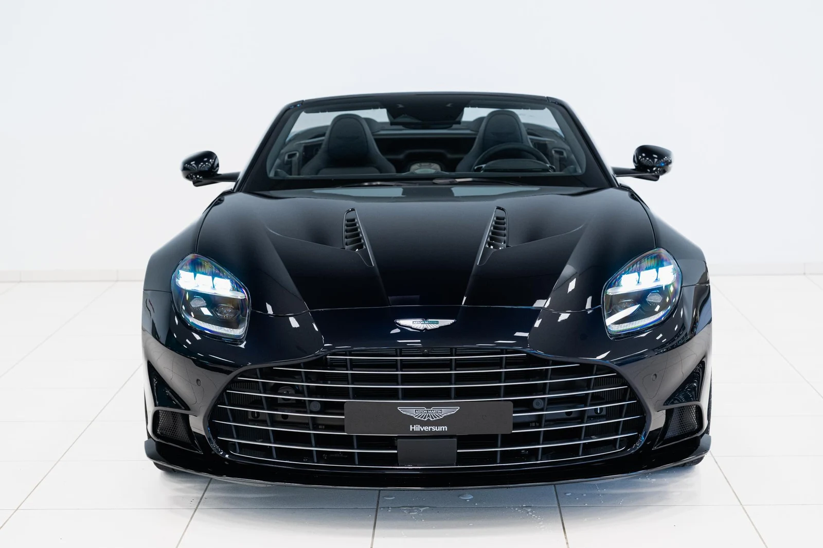 Aston Martin Vanquish Volante, 2/10
