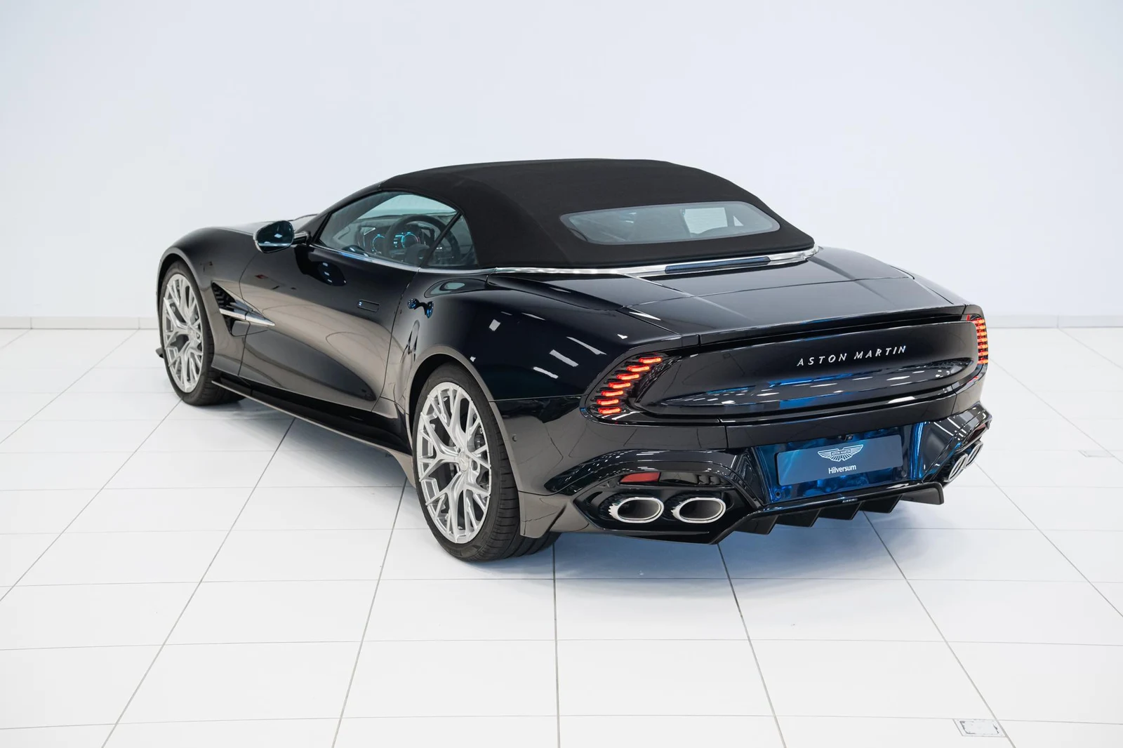 Aston Martin Vanquish Volante, 3/10