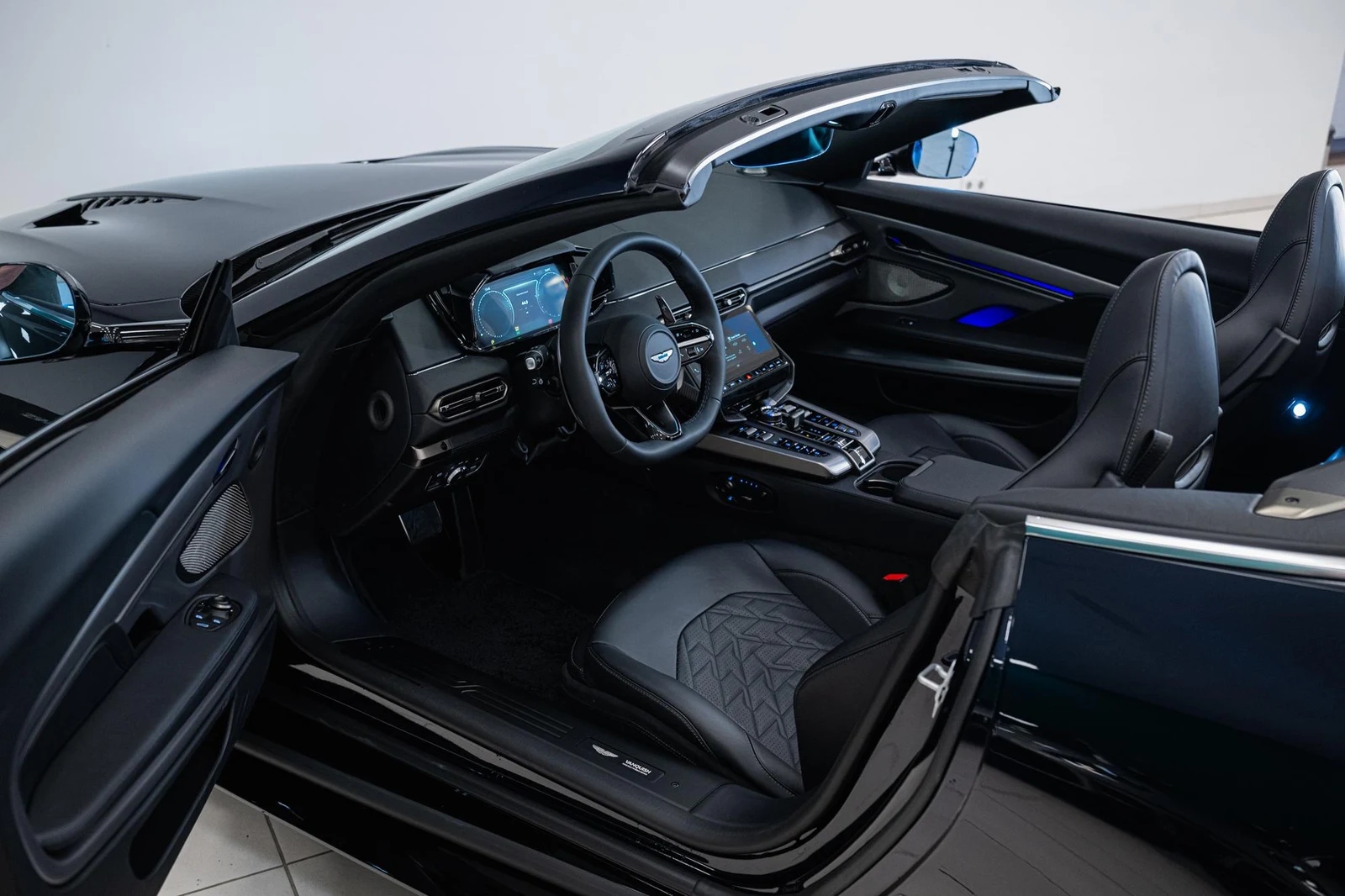 Aston Martin Vanquish Volante, 6/10