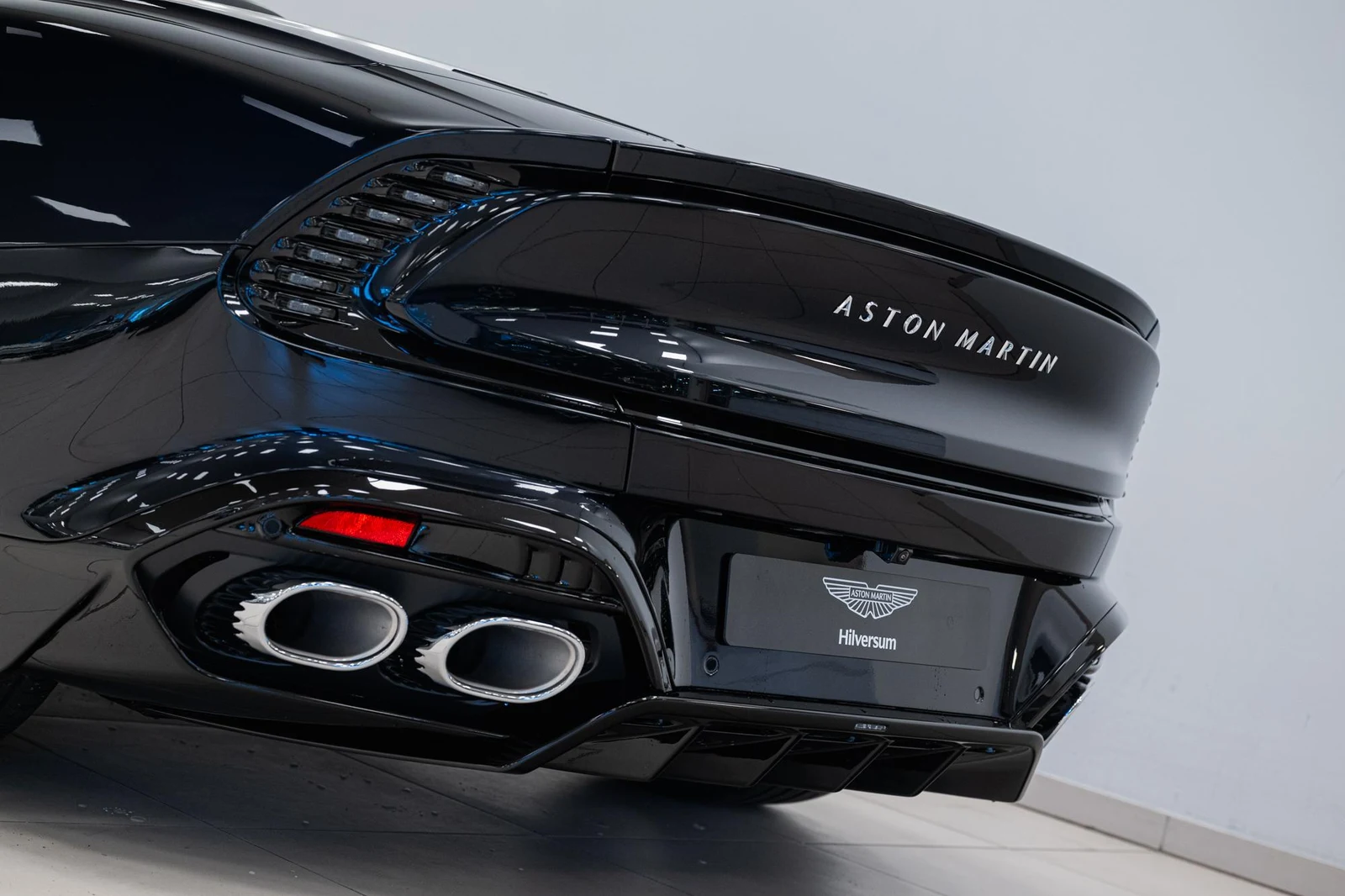 Aston Martin Vanquish Volante, 9/10