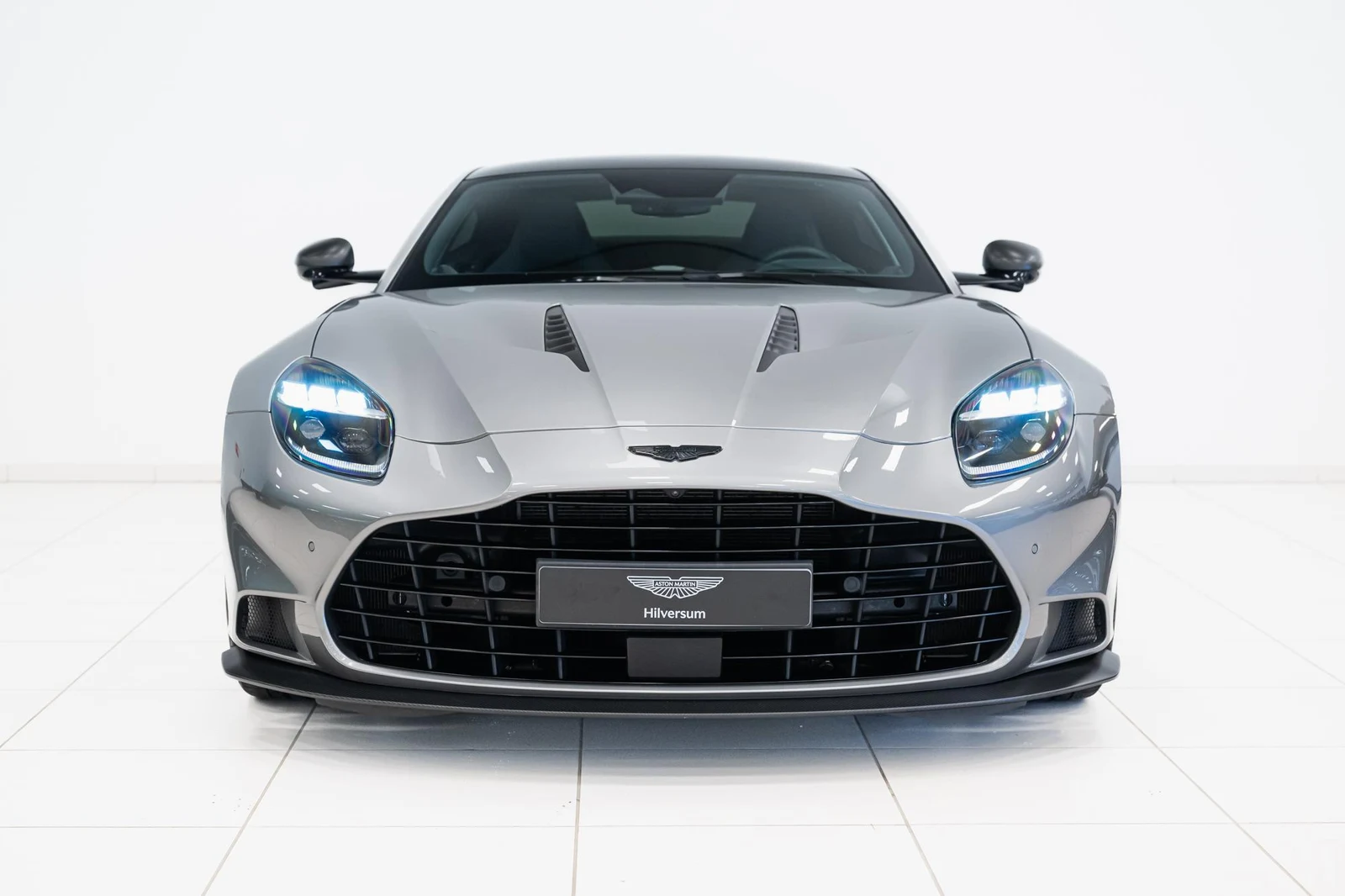Aston Martin Vanquish, 2/10