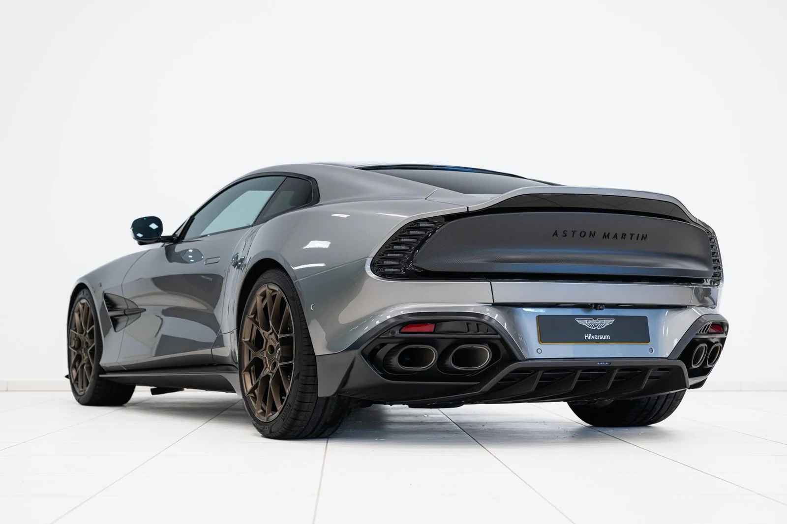 Aston Martin Vanquish, 3/10