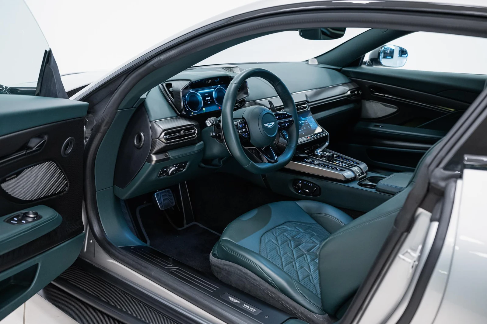 Aston Martin Vanquish, 4/10