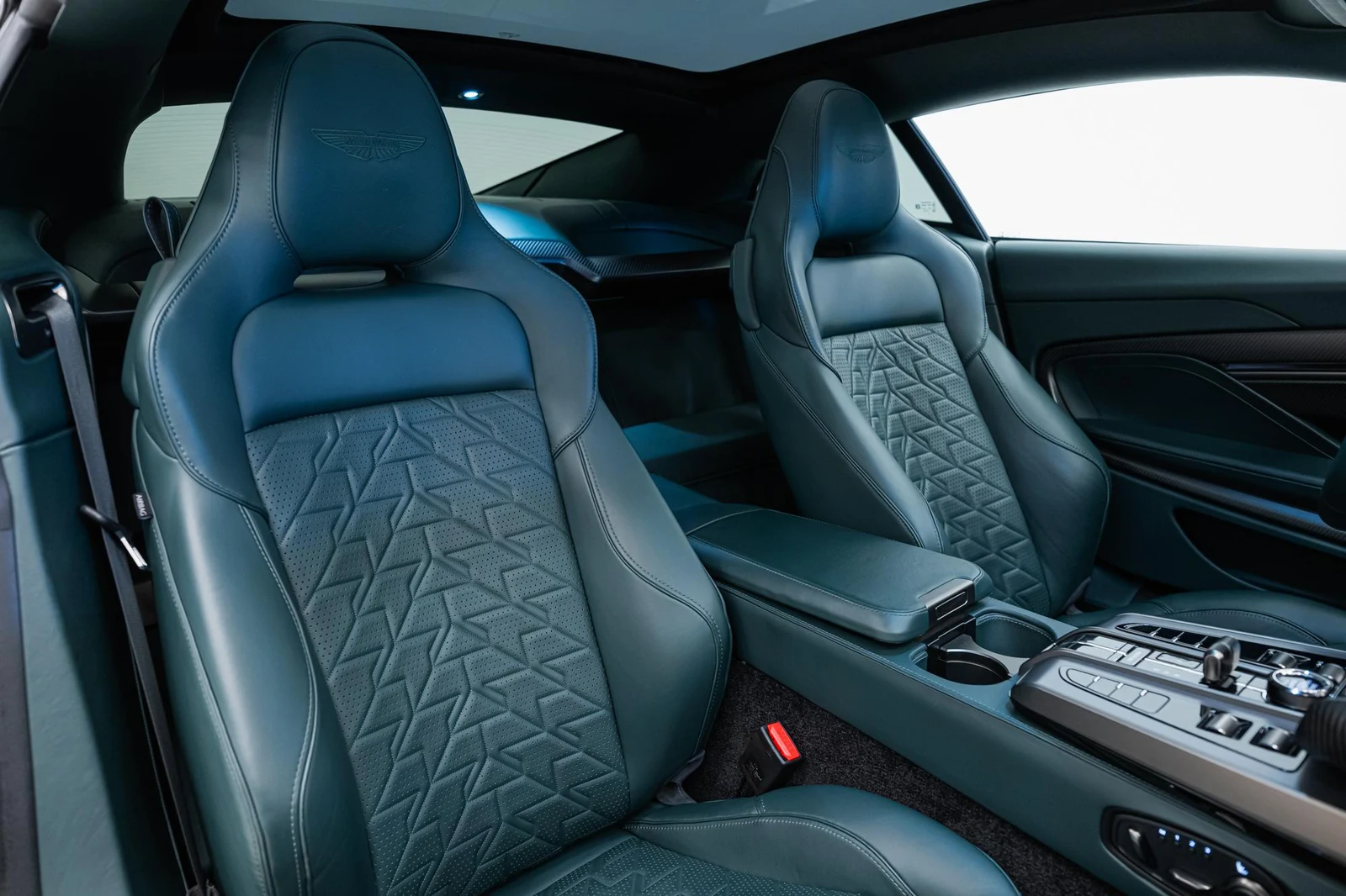 Aston Martin Vanquish, 5/10