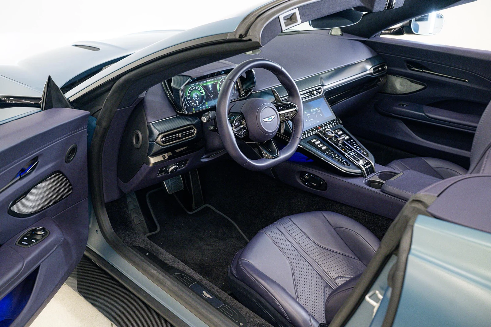 Aston Martin Vantage Roadster, 3/10