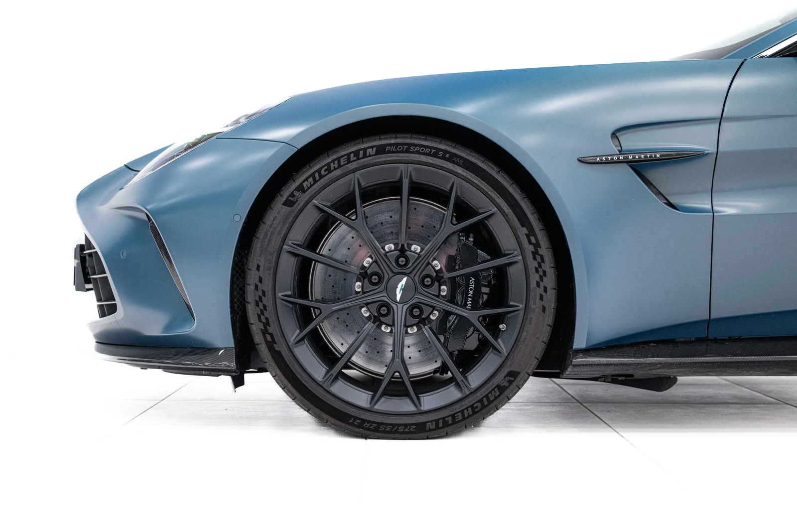 Aston Martin Vantage Roadster, 4/10