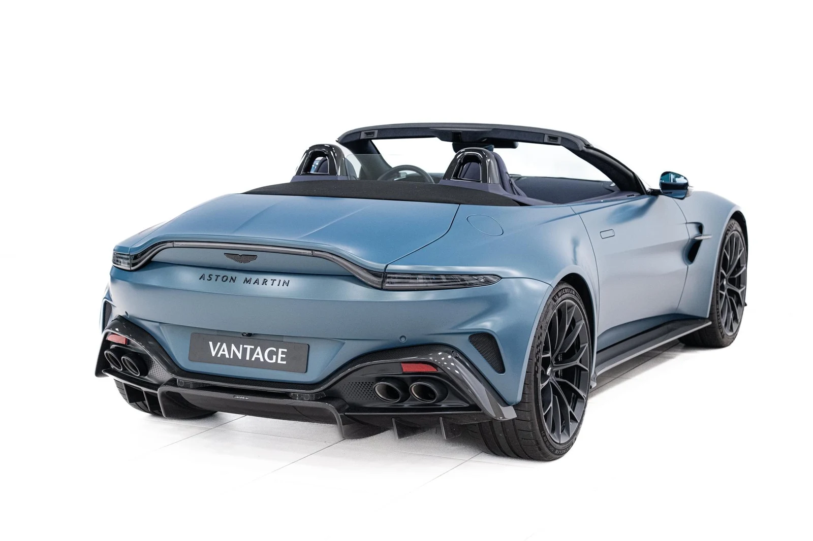 Aston Martin Vantage Roadster, 5/10