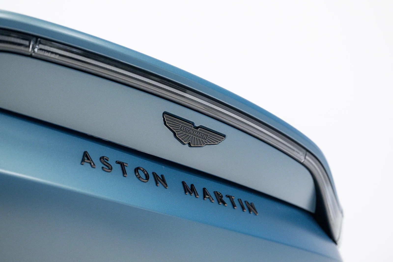 Aston Martin Vantage Roadster, 6/10