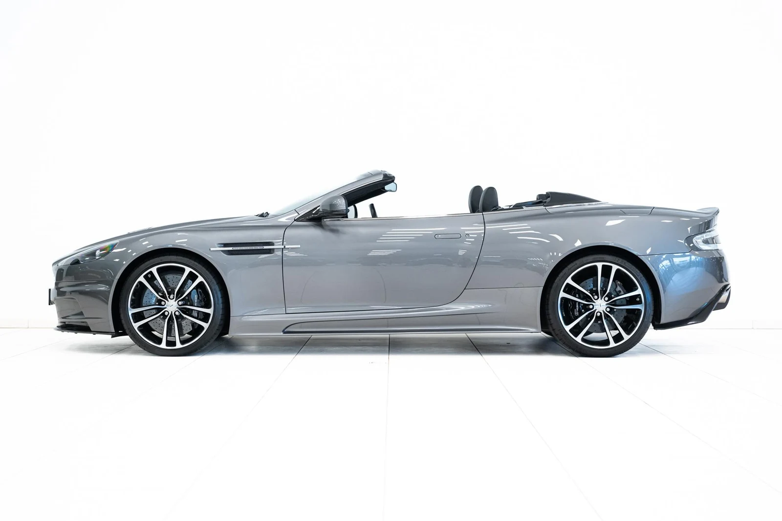 Aston Martin DBS Volante, 3/10