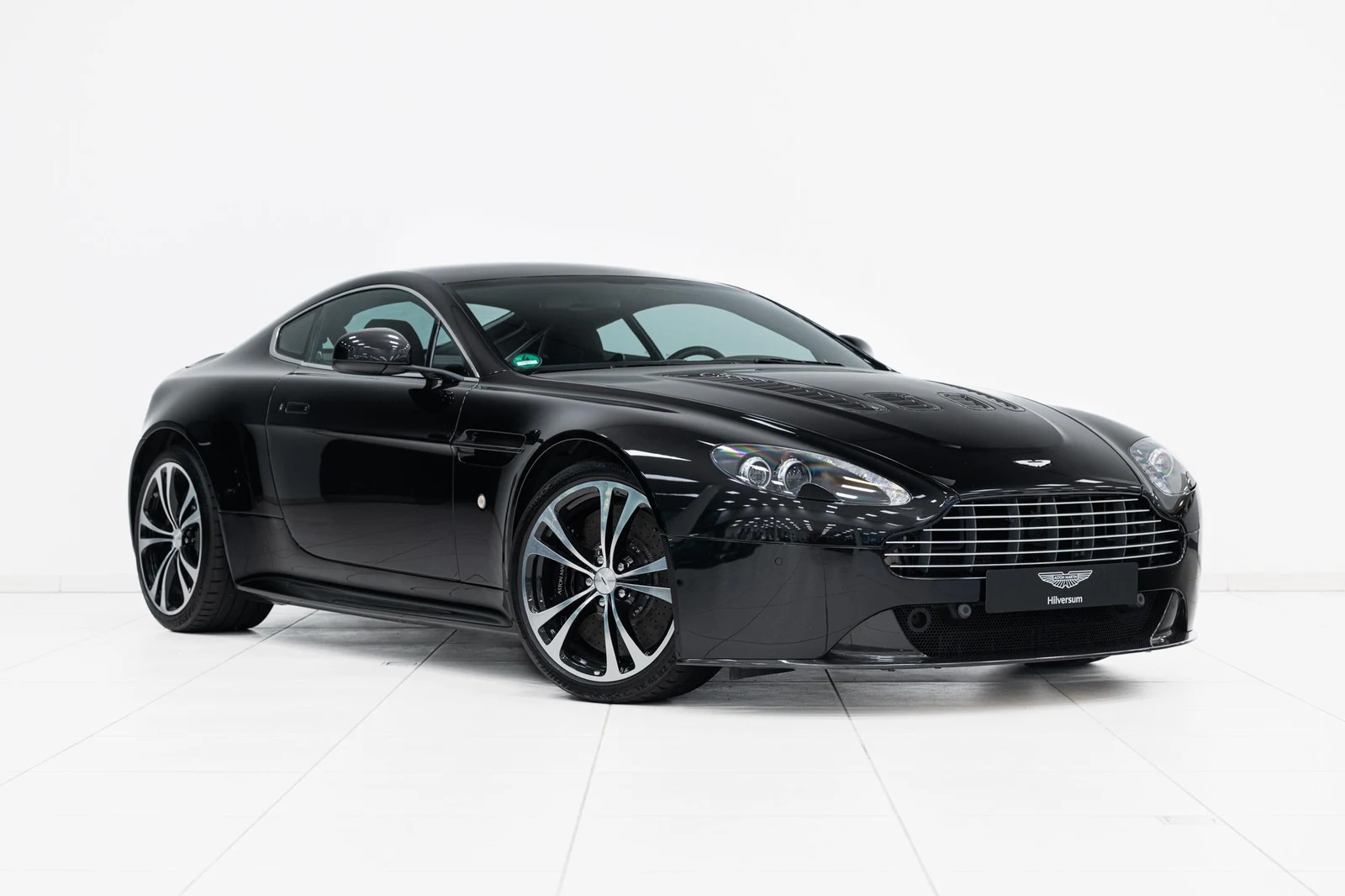 Kroymans photograph of Aston Martin V12 Vantage