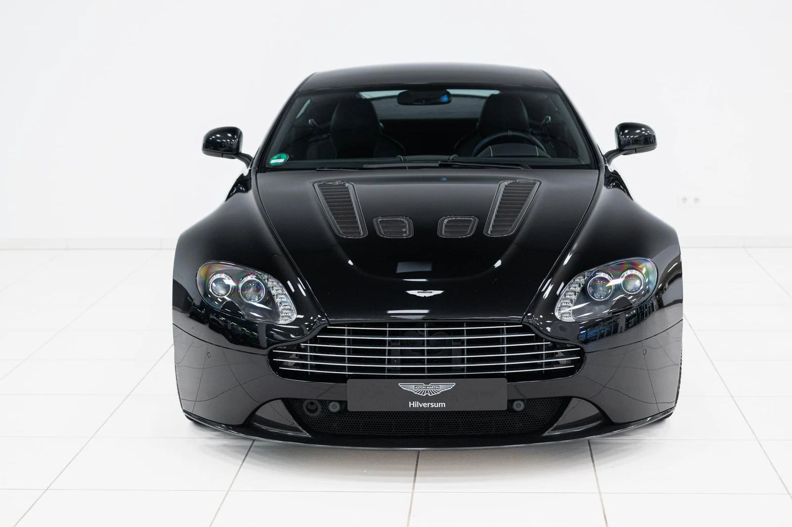 Aston Martin V12 Vantage, 2/10