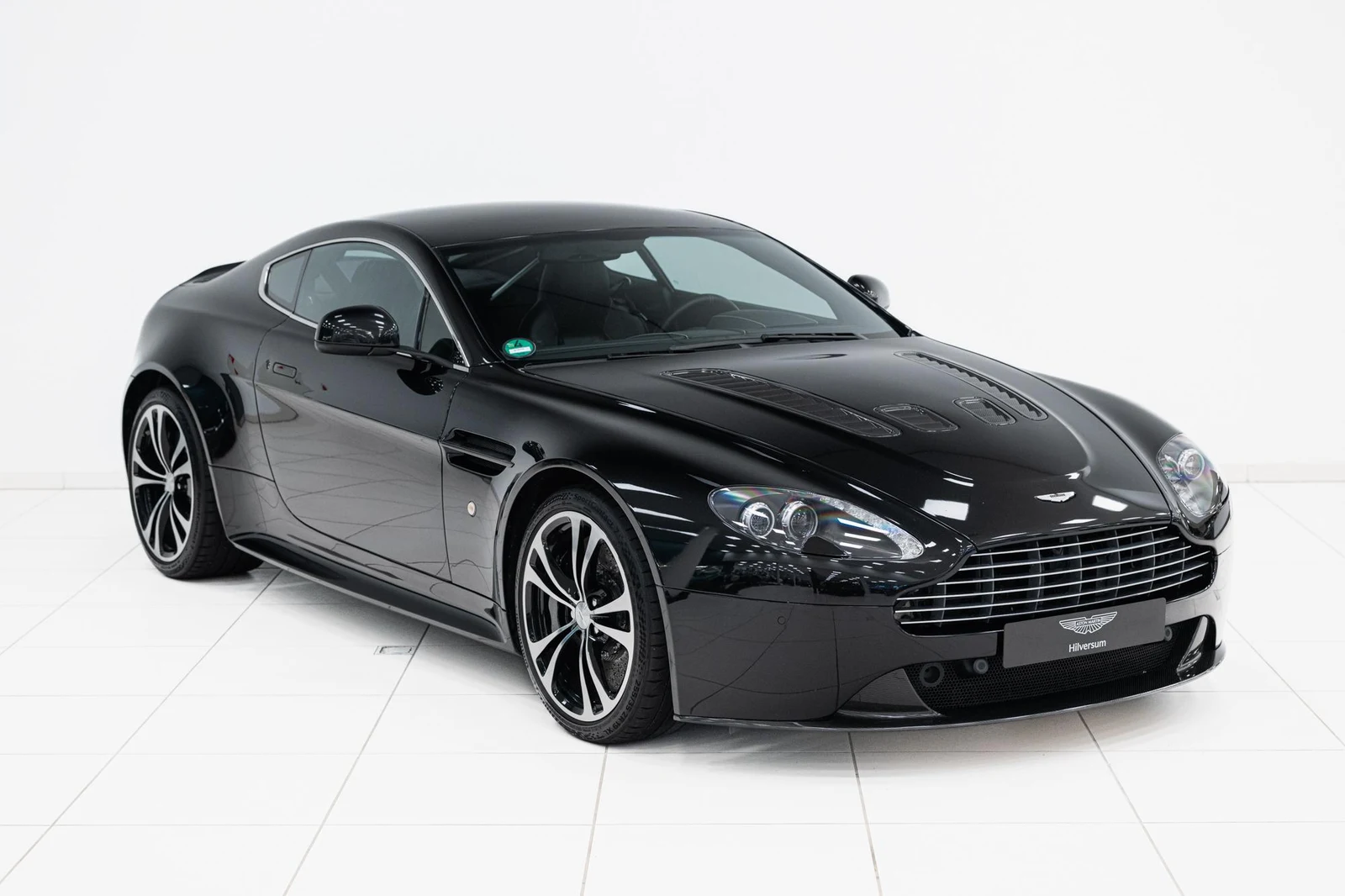 Aston Martin V12 Vantage, 6/10