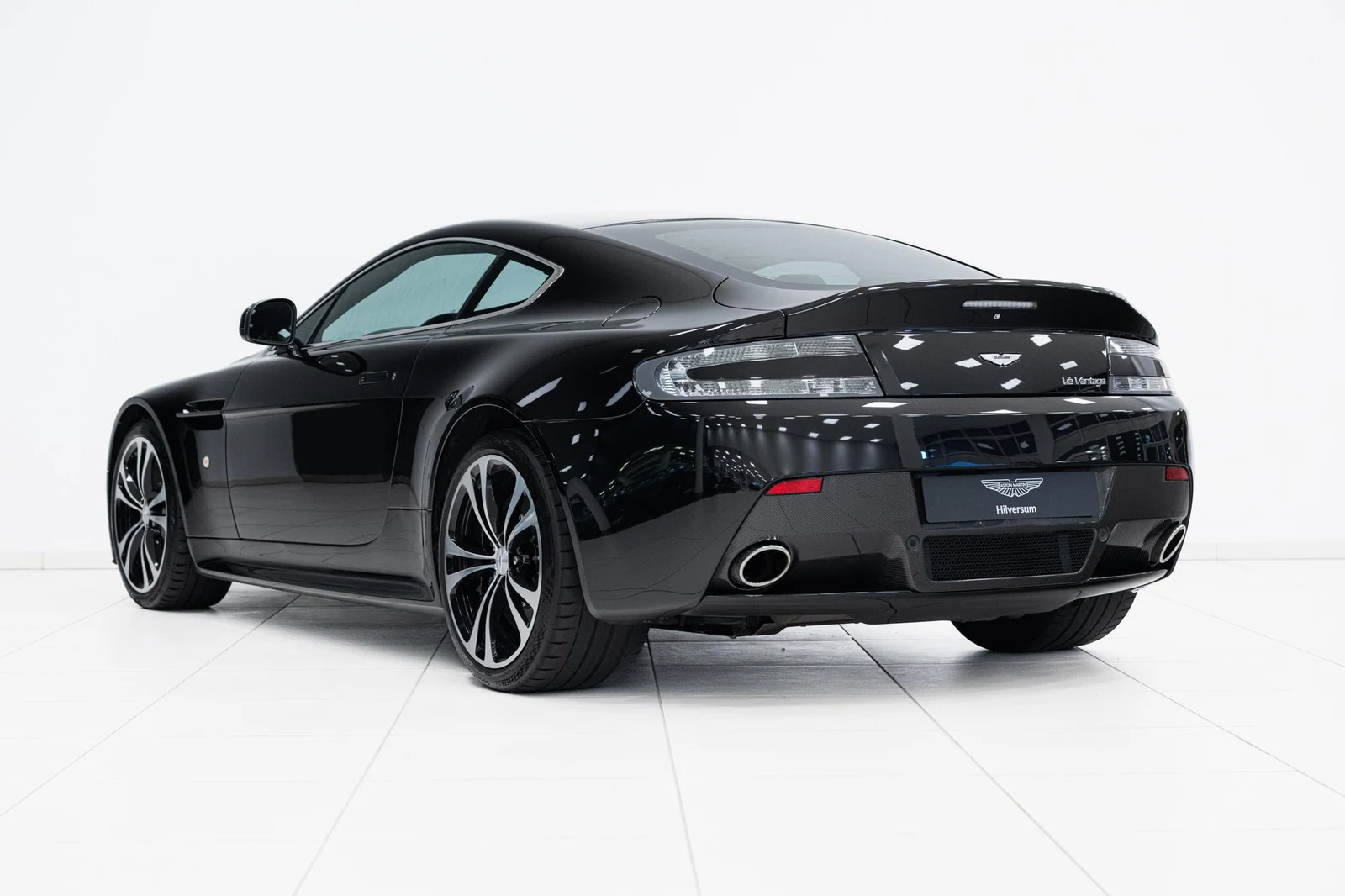 Aston Martin V12 Vantage, 7/10