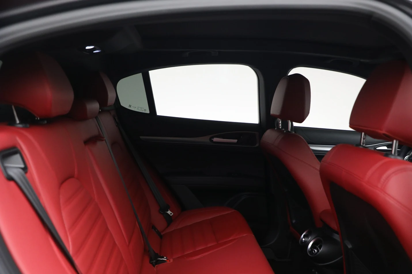2026 Alfa Romeo Stelvio, 12/20