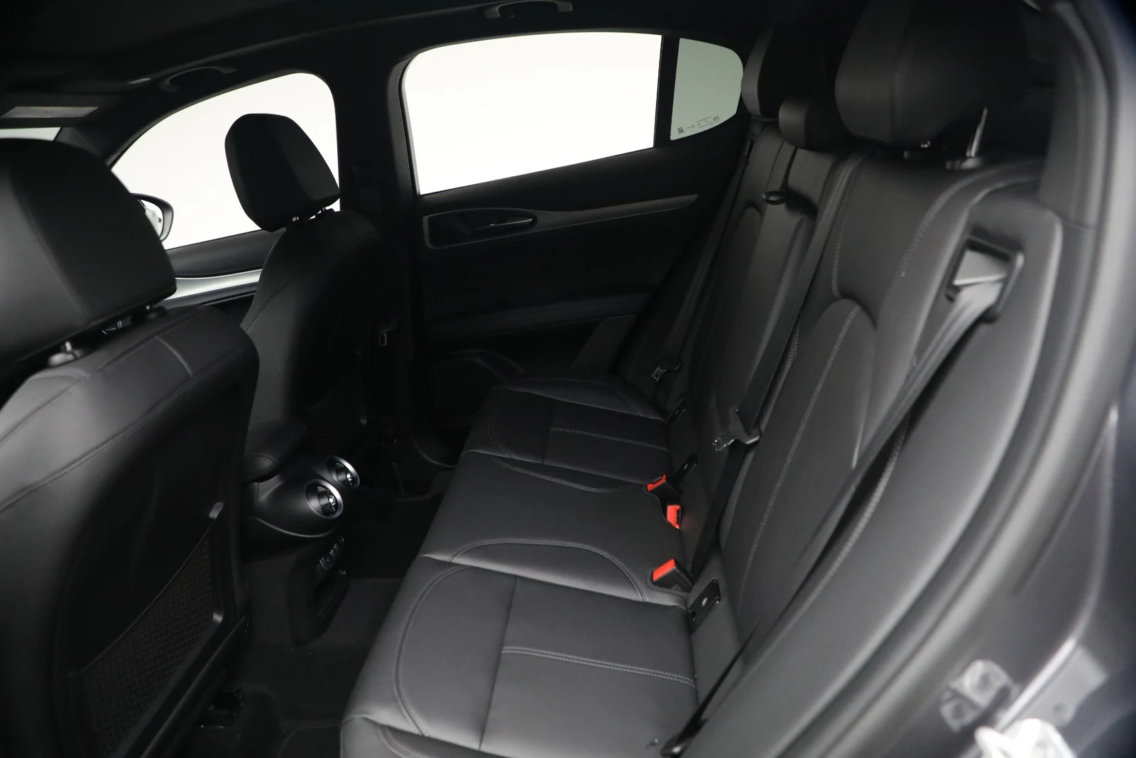 2026 Alfa Romeo Stelvio, 18/20