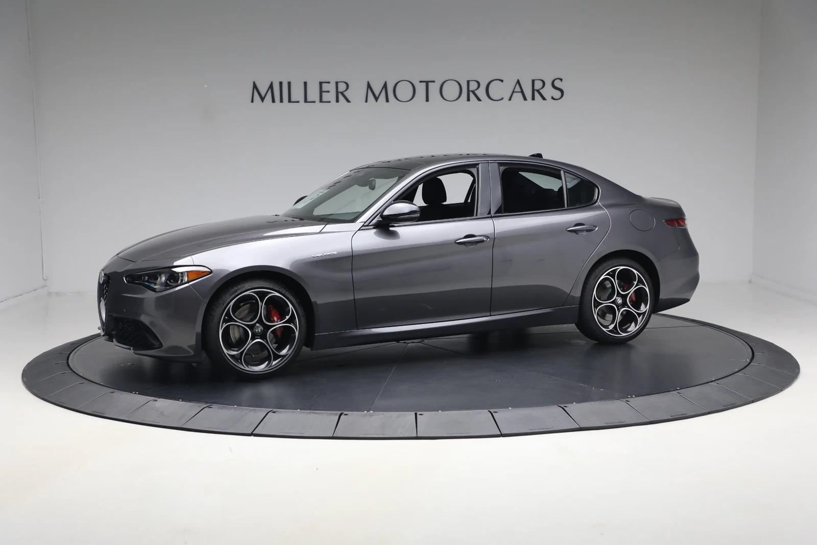 2026 Alfa Romeo Giulia Veloce, 2/17