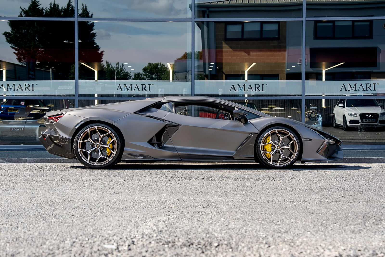 Lamborghini Revuelto, 2/10