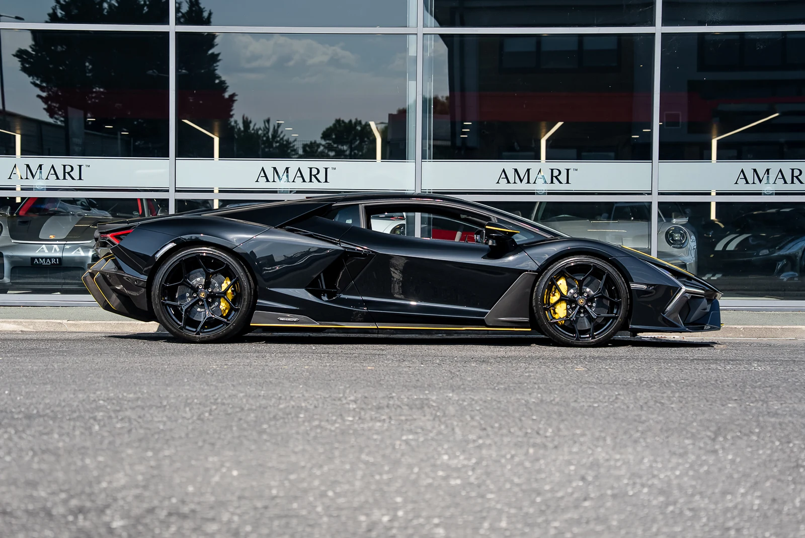 Lamborghini Revuelto, 2/10