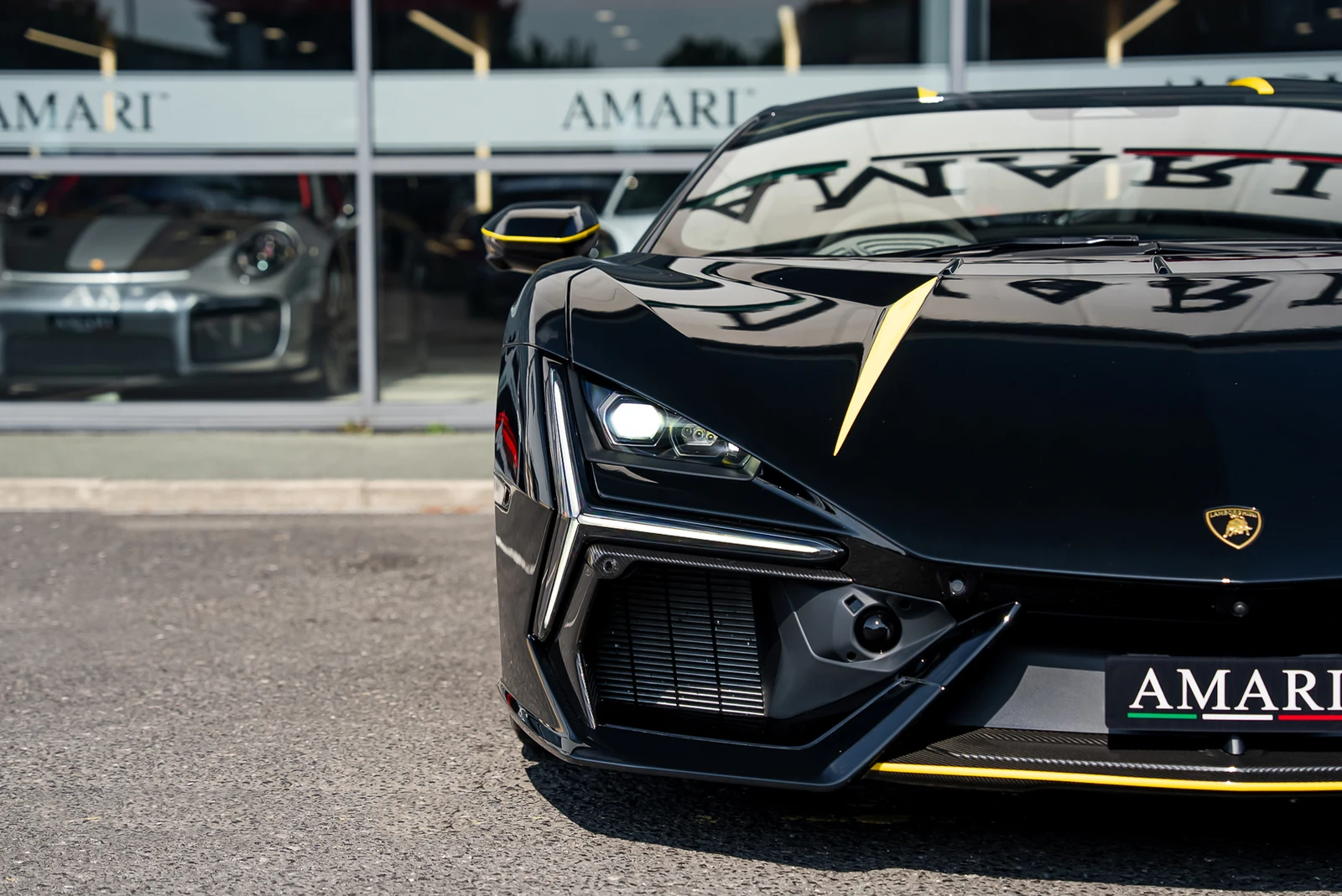 Lamborghini Revuelto, 6/10