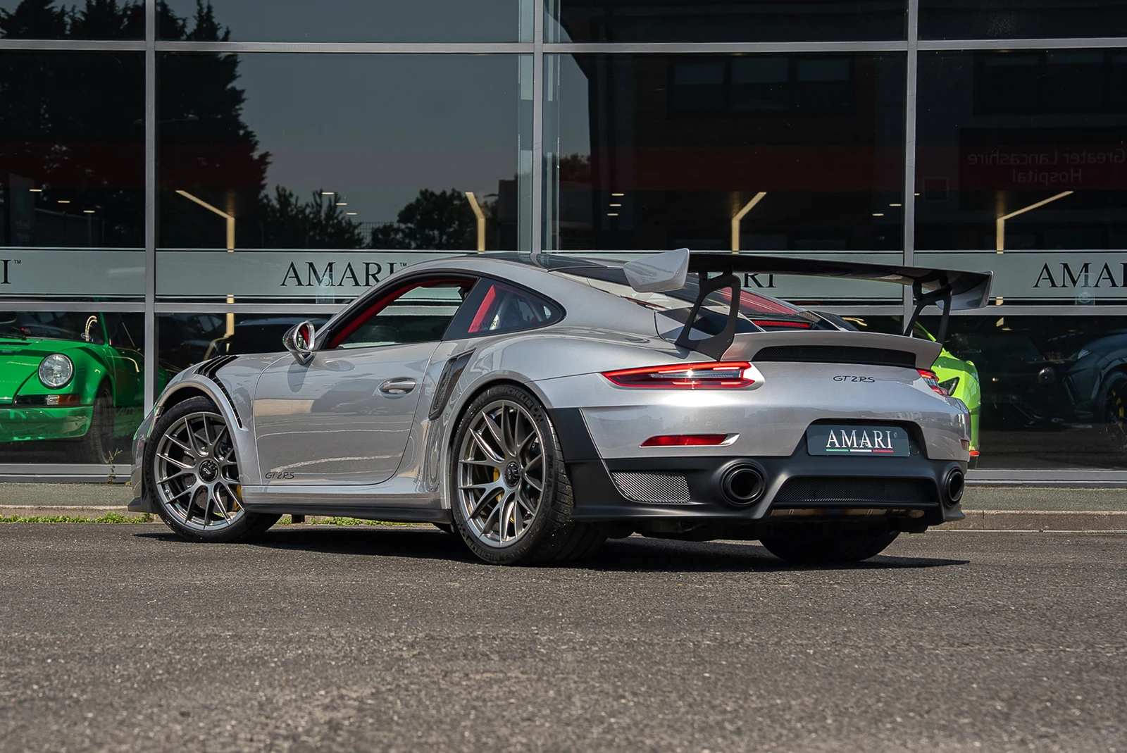 Porsche 911 GT2 RS Weissach (991), 3/10
