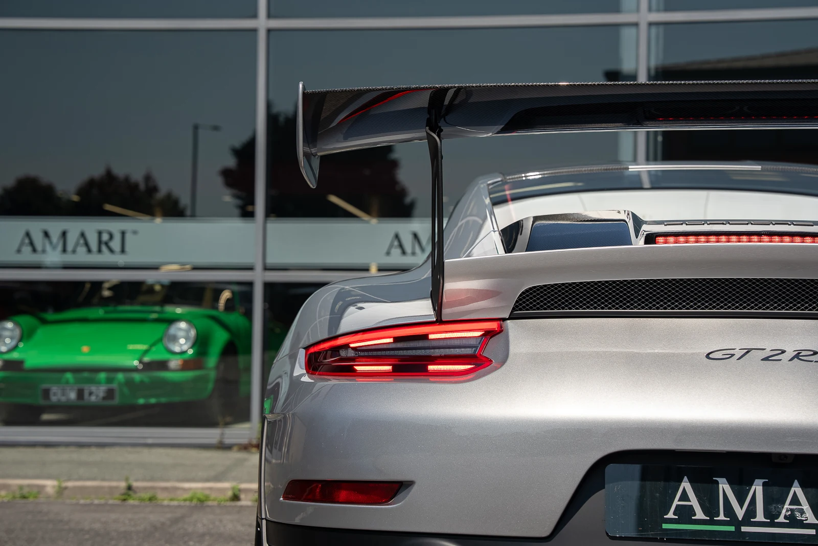 Porsche 911 GT2 RS Weissach (991), 9/10