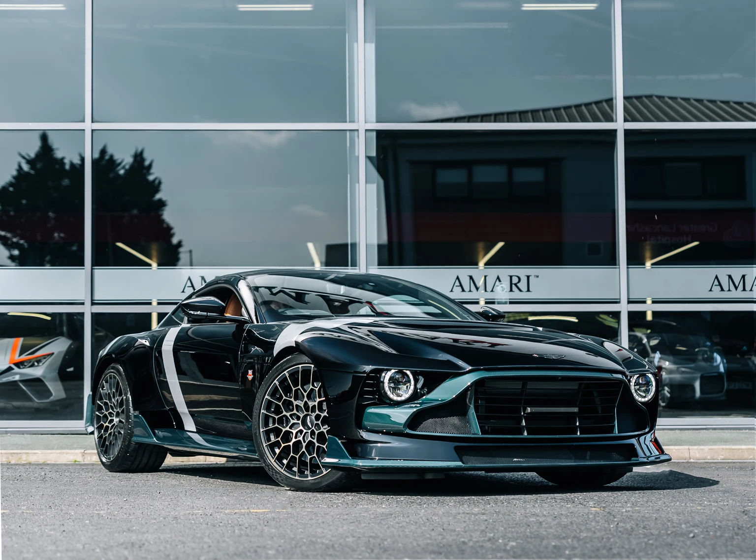 Aston Martin Valour, 2/10
