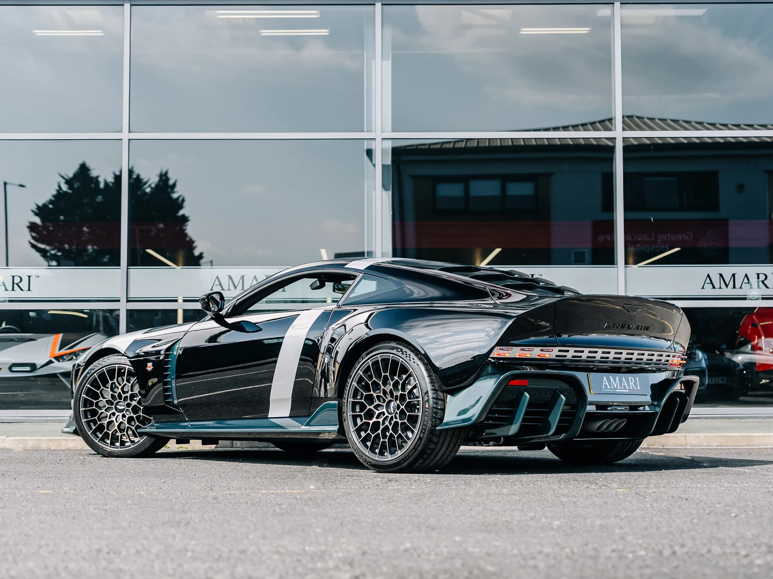 Aston Martin Valour, 4/10