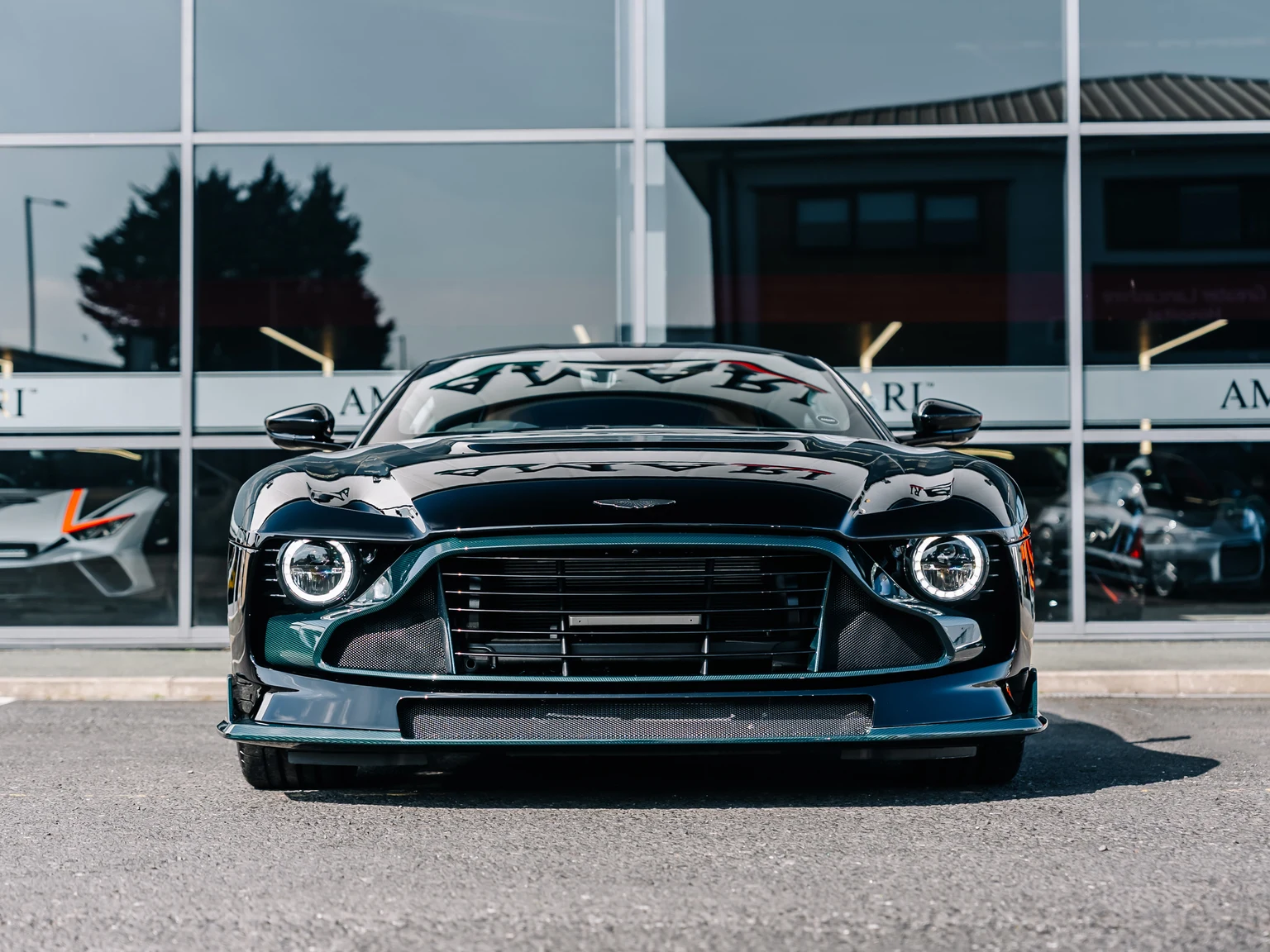 Aston Martin Valour, 5/10