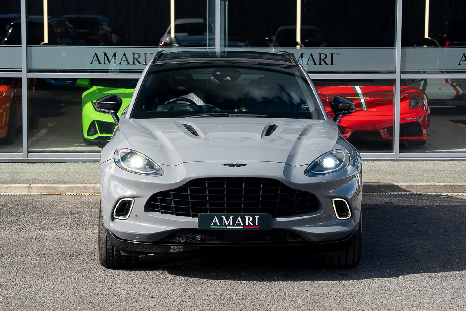 Aston Martin DBX, 5/10