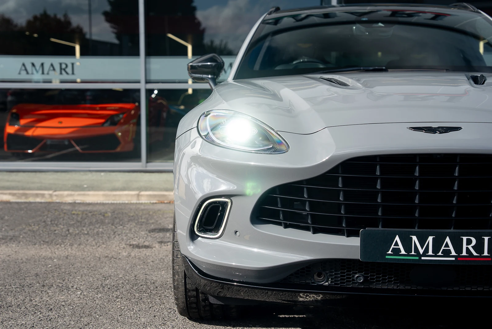 Aston Martin DBX, 6/10