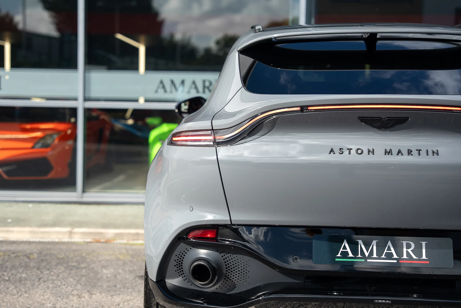 Aston Martin DBX, 9/10