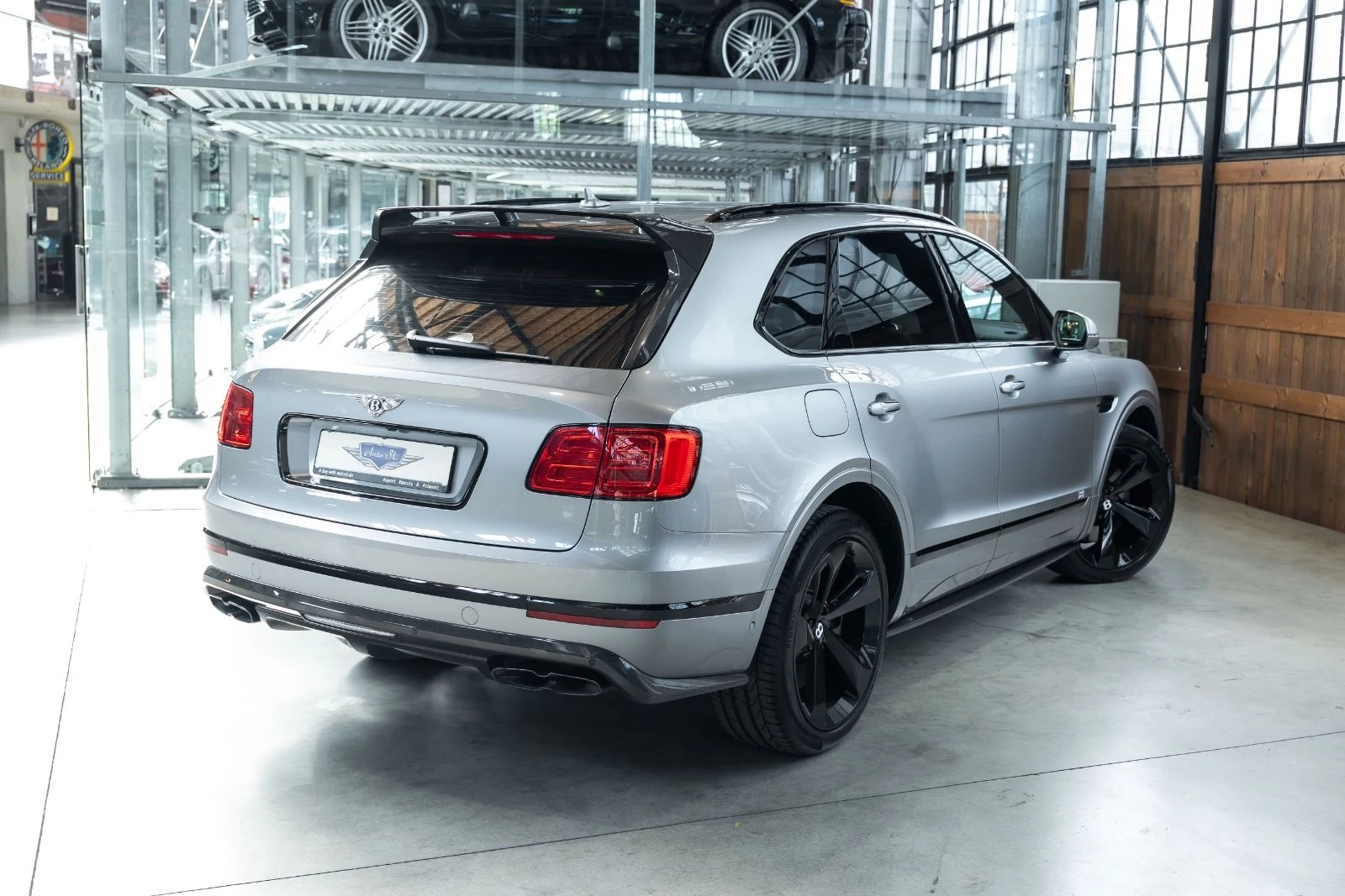 Bentley Bentayga V8, 2/10
