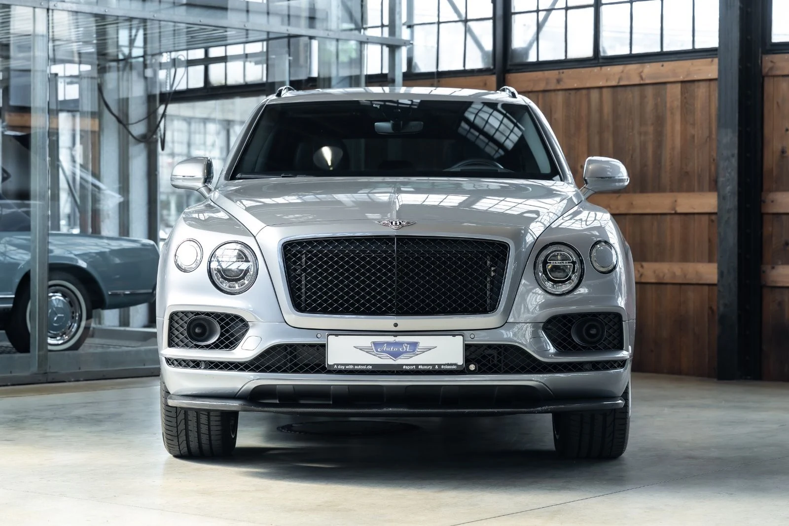 Bentley Bentayga V8, 3/10