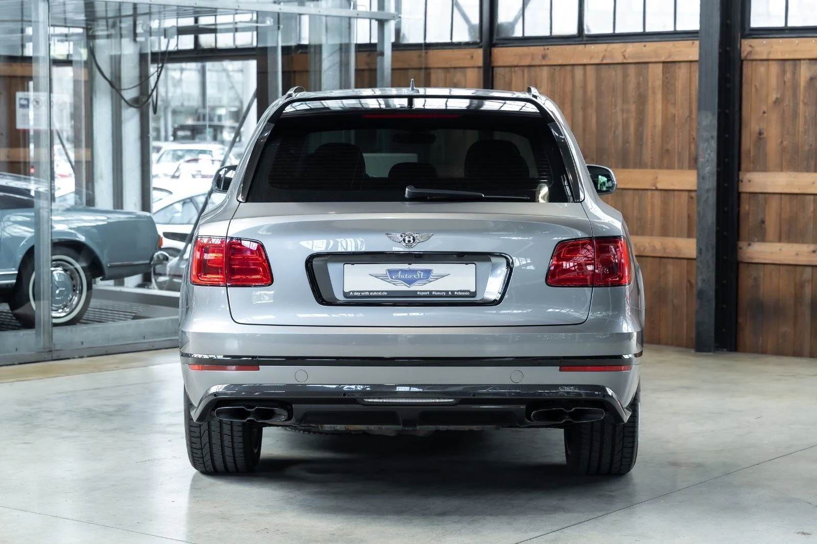 Bentley Bentayga V8, 4/10