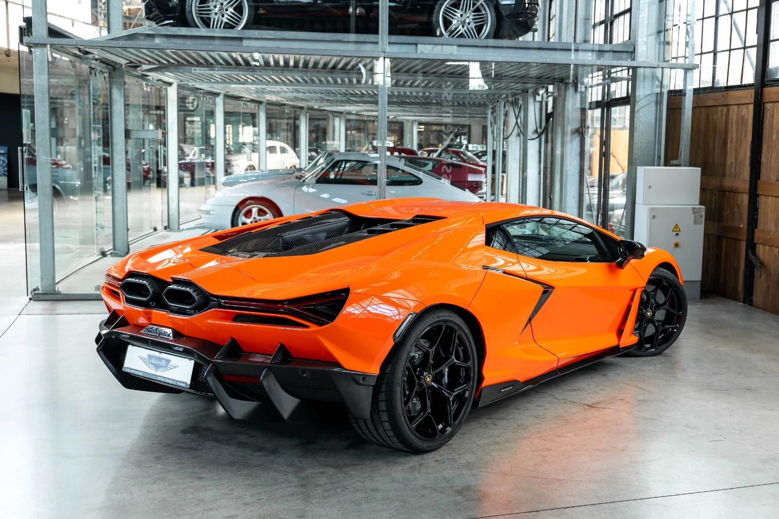 Lamborghini Revuelto, 2/10