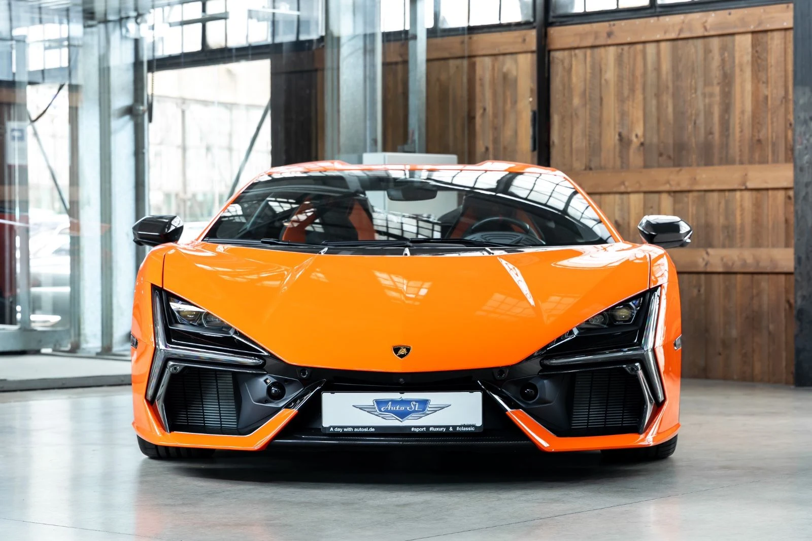 Lamborghini Revuelto, 3/10