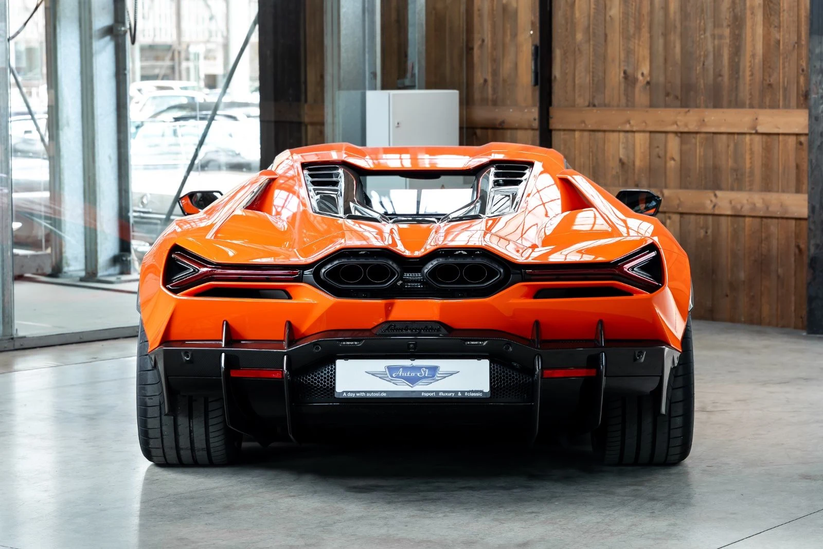 Lamborghini Revuelto, 4/10
