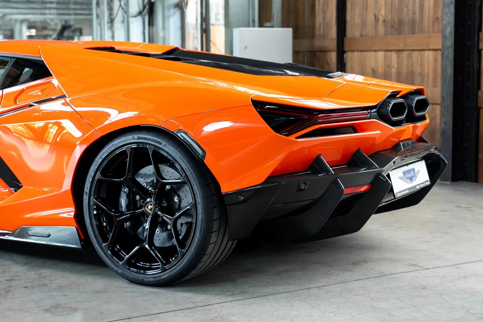 Lamborghini Revuelto, 7/10