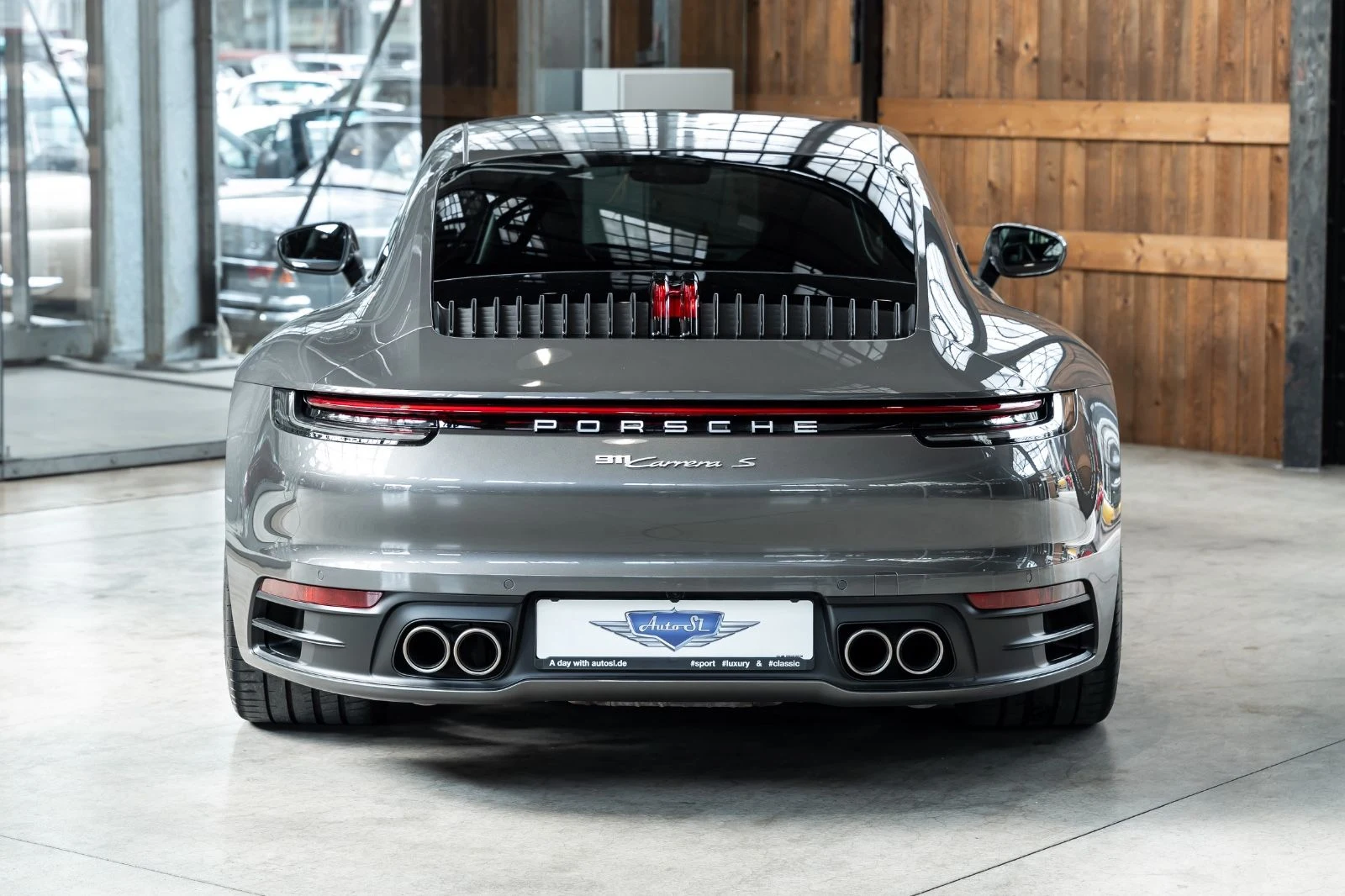 Porsche 911 Carrera S (992), 4/10