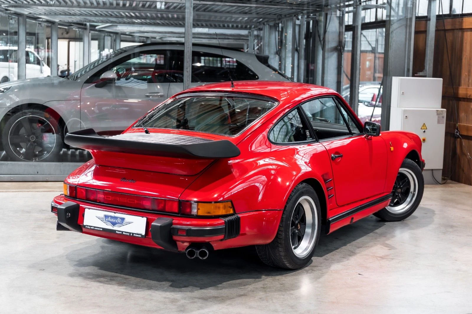 Porsche 911 Turbo 3.3 (930), 2/10