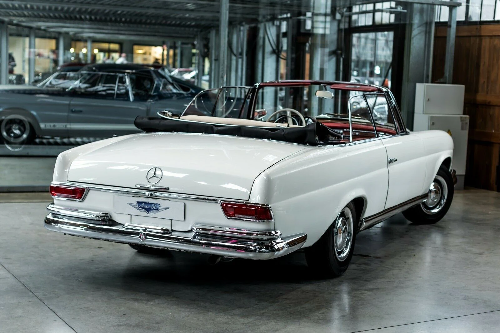 Mercedes-Benz 220 SEb Cabriolet (W111), 2/10