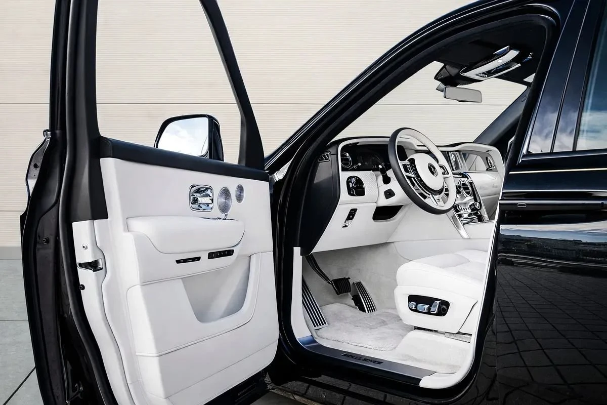 Rolls-Royce Cullinan Black Badge Series II, 6/9