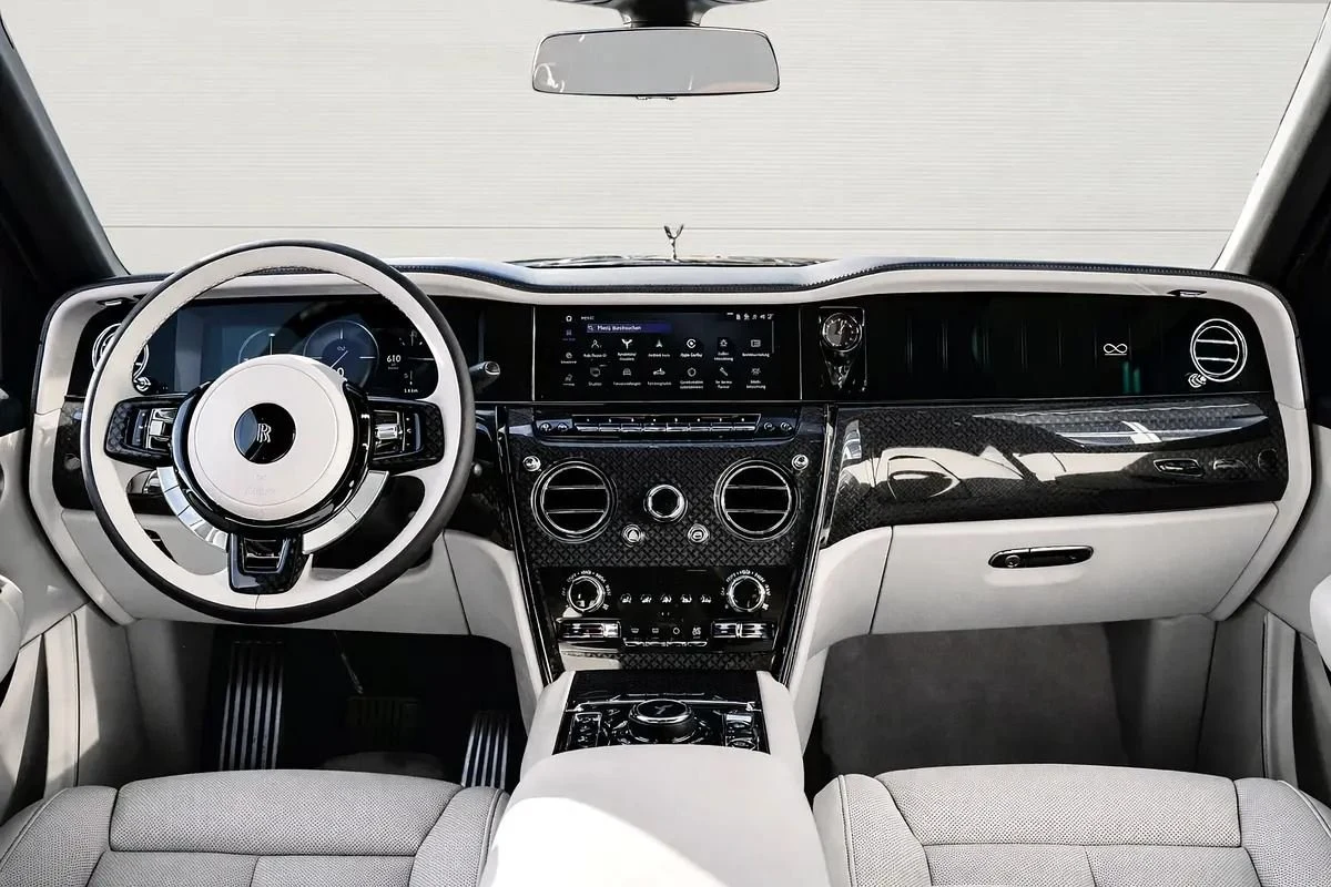 Rolls-Royce Cullinan Black Badge Series II, 7/9